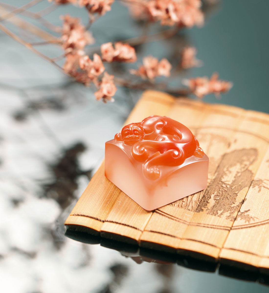 南红玛瑙螭龙印章
